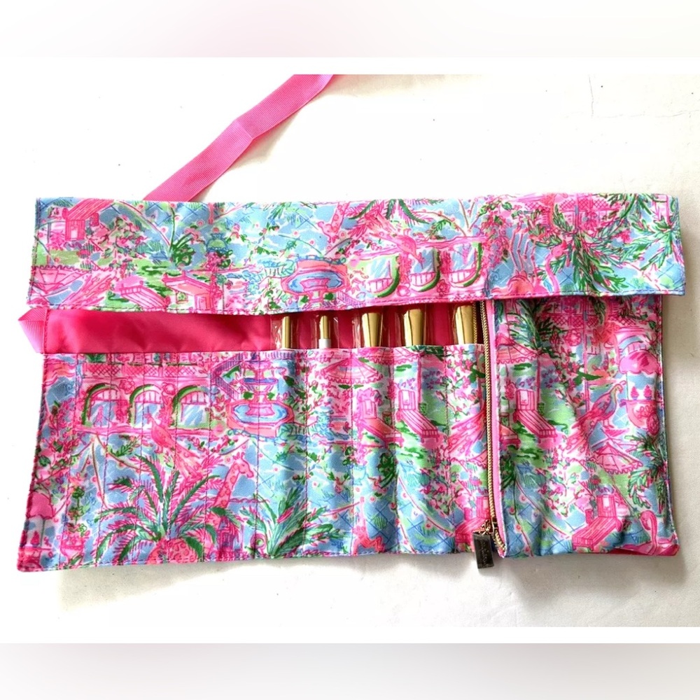 Lilly Pulitzer makeup bag (brushes not included) - Picture 3 of 4